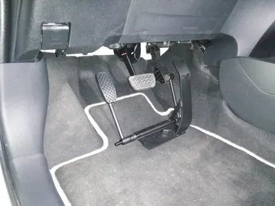 Detalle de los controles de pedales